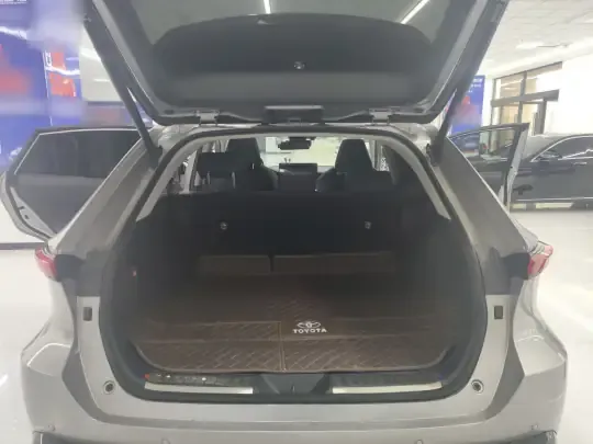 Toyota Venza 2023 (10800 км)