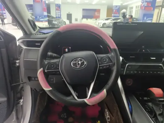 Toyota Venza 2023 (10800 км)