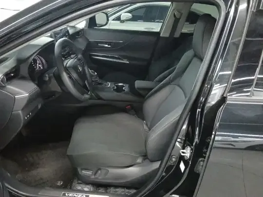 Toyota Venza 2023 (14100 км)