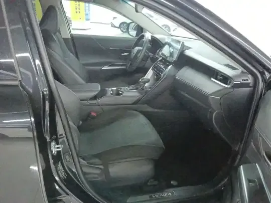 Toyota Venza 2023 (14100 км)