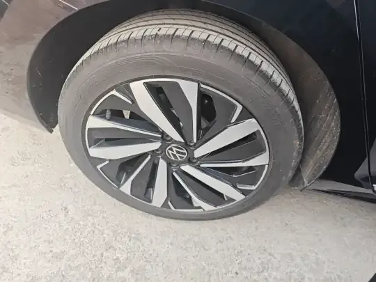Volkswagen Passat 2023 (16000 км)
