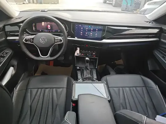 Volkswagen Passat 2023 (16000 км)