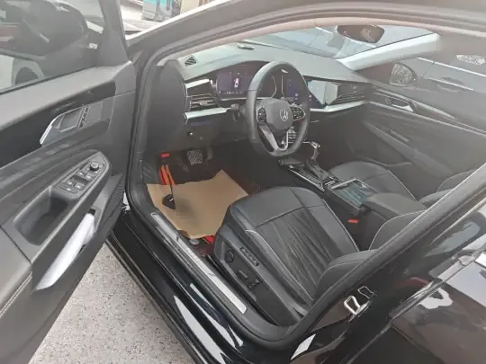 Volkswagen Passat 2023 (16000 км)