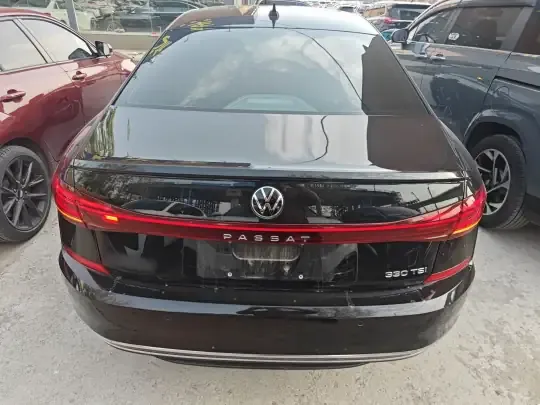 Volkswagen Passat 2023 (16000 км)