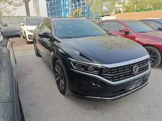 Volkswagen Passat 2023 (16000 км)