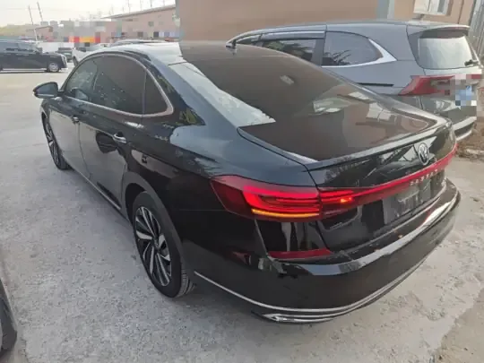 Volkswagen Passat 2023 (16000 км)
