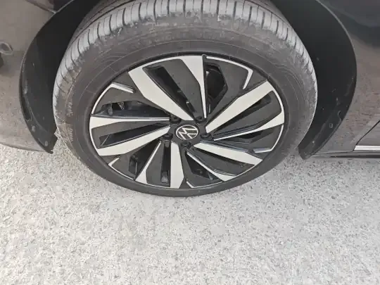 Volkswagen Passat 2023 (16000 км)