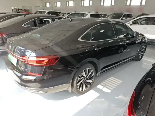 Volkswagen Passat 2023 (48500 км)
