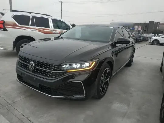 Volkswagen Passat 2023 (71900 км)