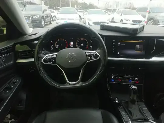 Volkswagen Passat 2023 (71900 км)