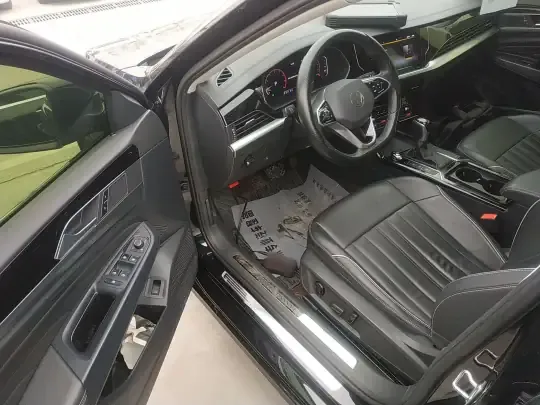 Volkswagen Passat 2023 (71900 км)