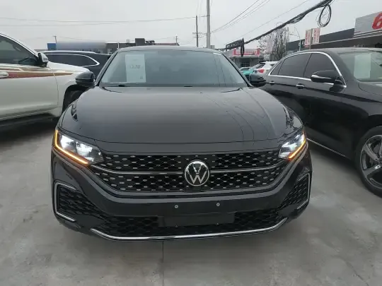 Volkswagen Passat 2023 (71900 км)