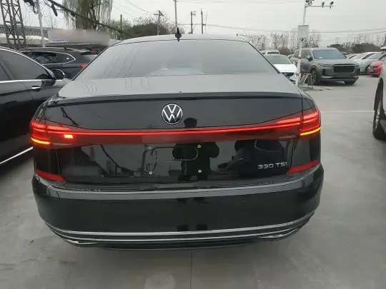 Volkswagen Passat 2023 (71900 км)