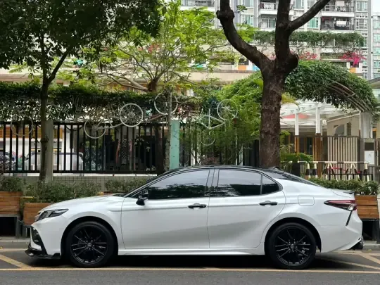 Toyota Camry 2023 (28000 км)