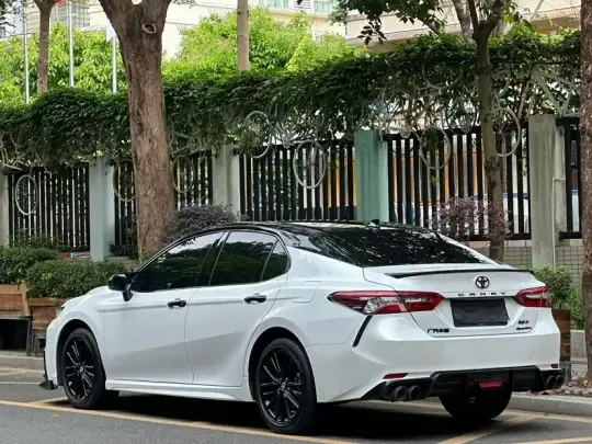 Toyota Camry 2023 (28000 км)