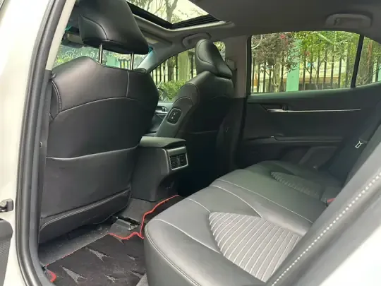 Toyota Camry 2023 (28000 км)