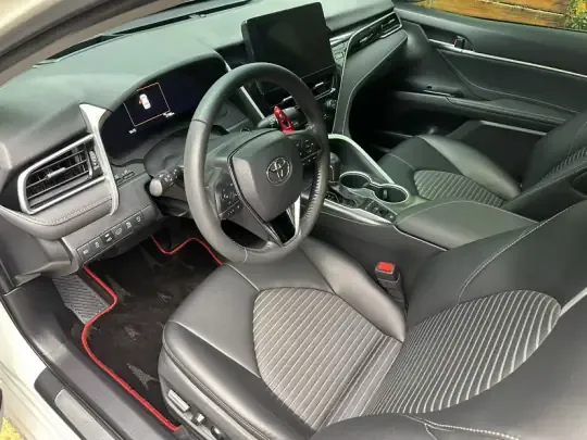 Toyota Camry 2023 (28000 км)