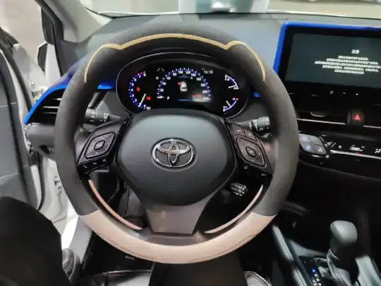 Toyota C-HR 2023 (23400 км)