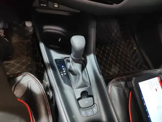 Toyota C-HR 2023 (23400 км)