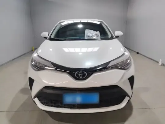 Toyota C-HR 2023 (23400 км)