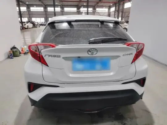 Toyota C-HR 2023 (23400 км)