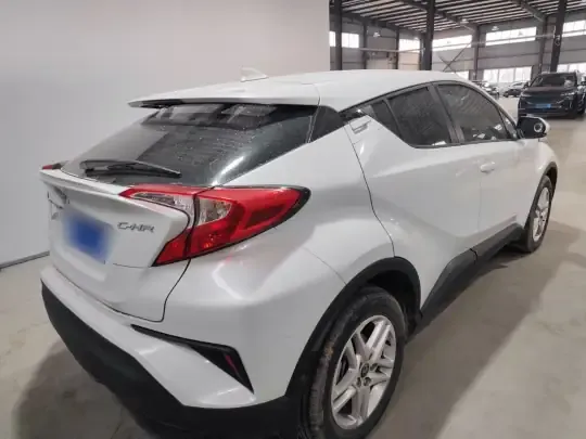 Toyota C-HR 2023 (23400 км)