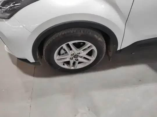 Toyota C-HR 2023 (23400 км)
