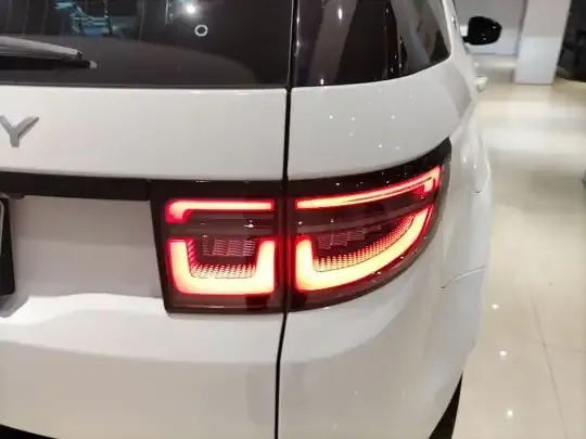 Land Rover Discovery Sport New Energy 2023 (47900 км)