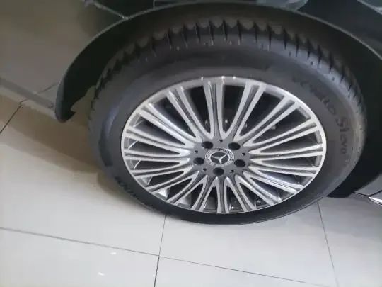 Mercedes-Benz E-Class 2023 (32700 км)