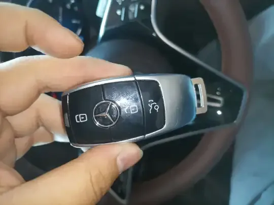 Mercedes-Benz E-Class 2023 (32700 км)