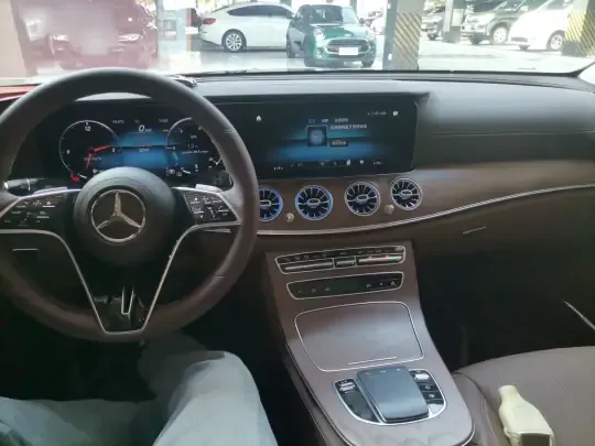 Mercedes-Benz E-Class 2023 (32700 км)