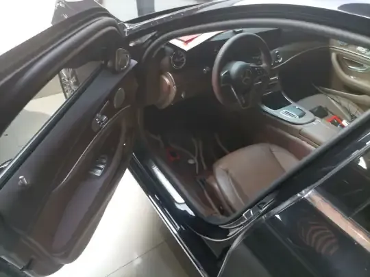 Mercedes-Benz E-Class 2023 (32700 км)