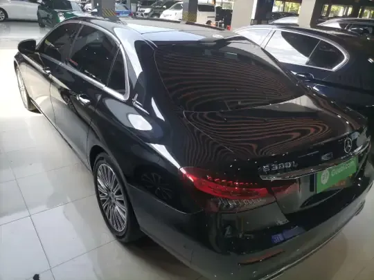 Mercedes-Benz E-Class 2023 (32700 км)