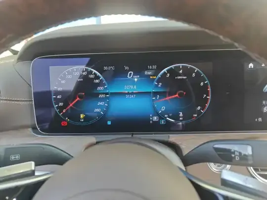 Mercedes-Benz E-Class 2023 (31200 км)