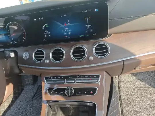 Mercedes-Benz E-Class 2023 (31200 км)