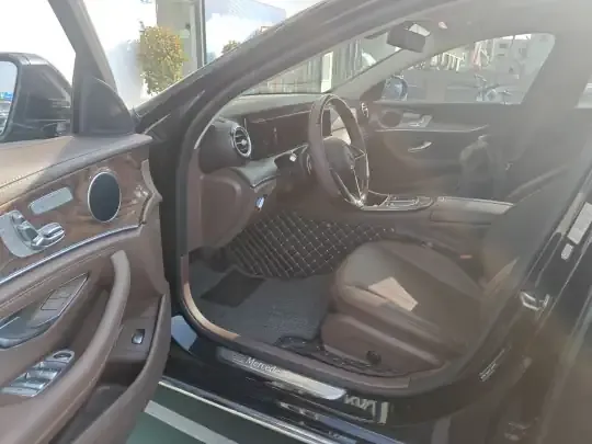Mercedes-Benz E-Class 2023 (31200 км)