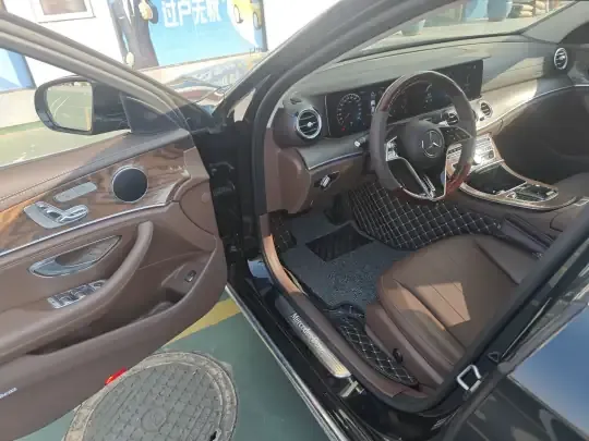 Mercedes-Benz E-Class 2023 (31200 км)