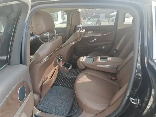 Mercedes-Benz E-Class 2023 (31200 км)