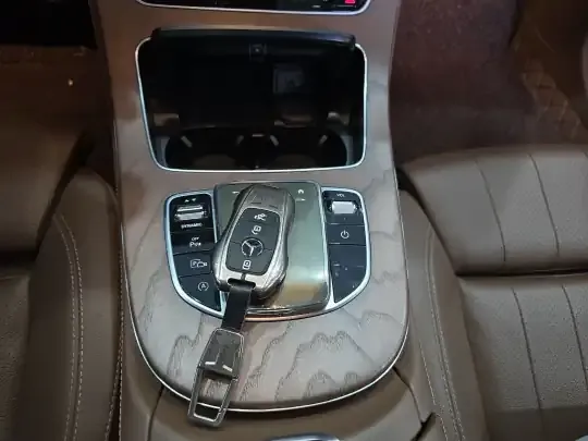 Mercedes-Benz E-Class 2023 (95100 км)