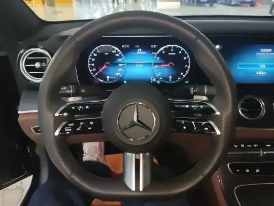 Mercedes-Benz E-Class 2023 (22400 км)