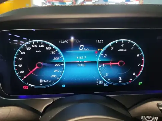 Mercedes-Benz E-Class 2023 (22400 км)