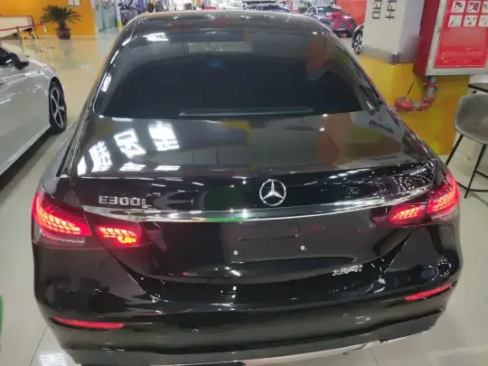 Mercedes-Benz E-Class 2023 (22400 км)