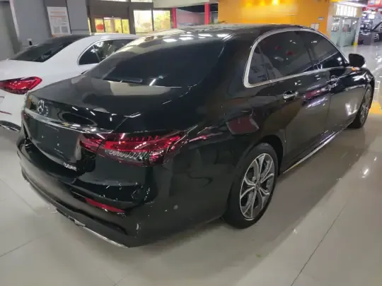 Mercedes-Benz E-Class 2023 (22400 км)