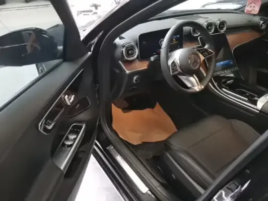 Mercedes-Benz C-Class 2023 (22200 км)