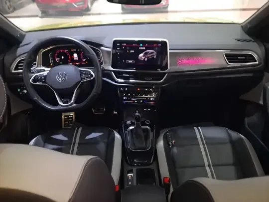 Volkswagen T-ROC 2023 (8700 км)