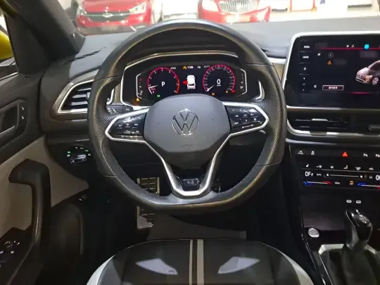 Volkswagen T-ROC 2023 (8700 км)