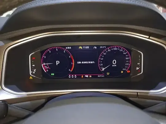 Volkswagen T-ROC 2023 (8700 км)
