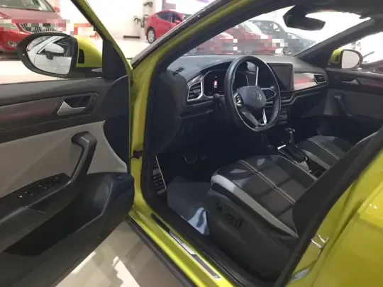 Volkswagen T-ROC 2023 (8700 км)
