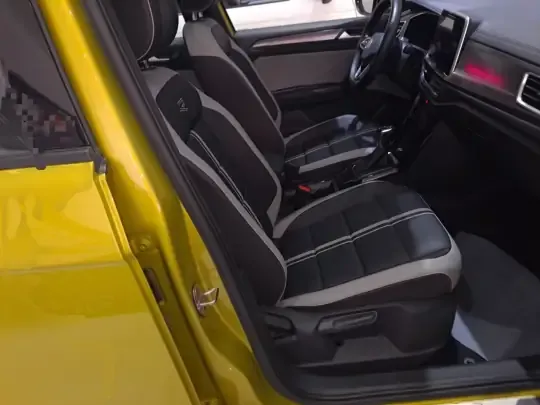 Volkswagen T-ROC 2023 (8700 км)