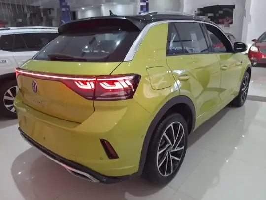 Volkswagen T-ROC 2023 (8700 км)